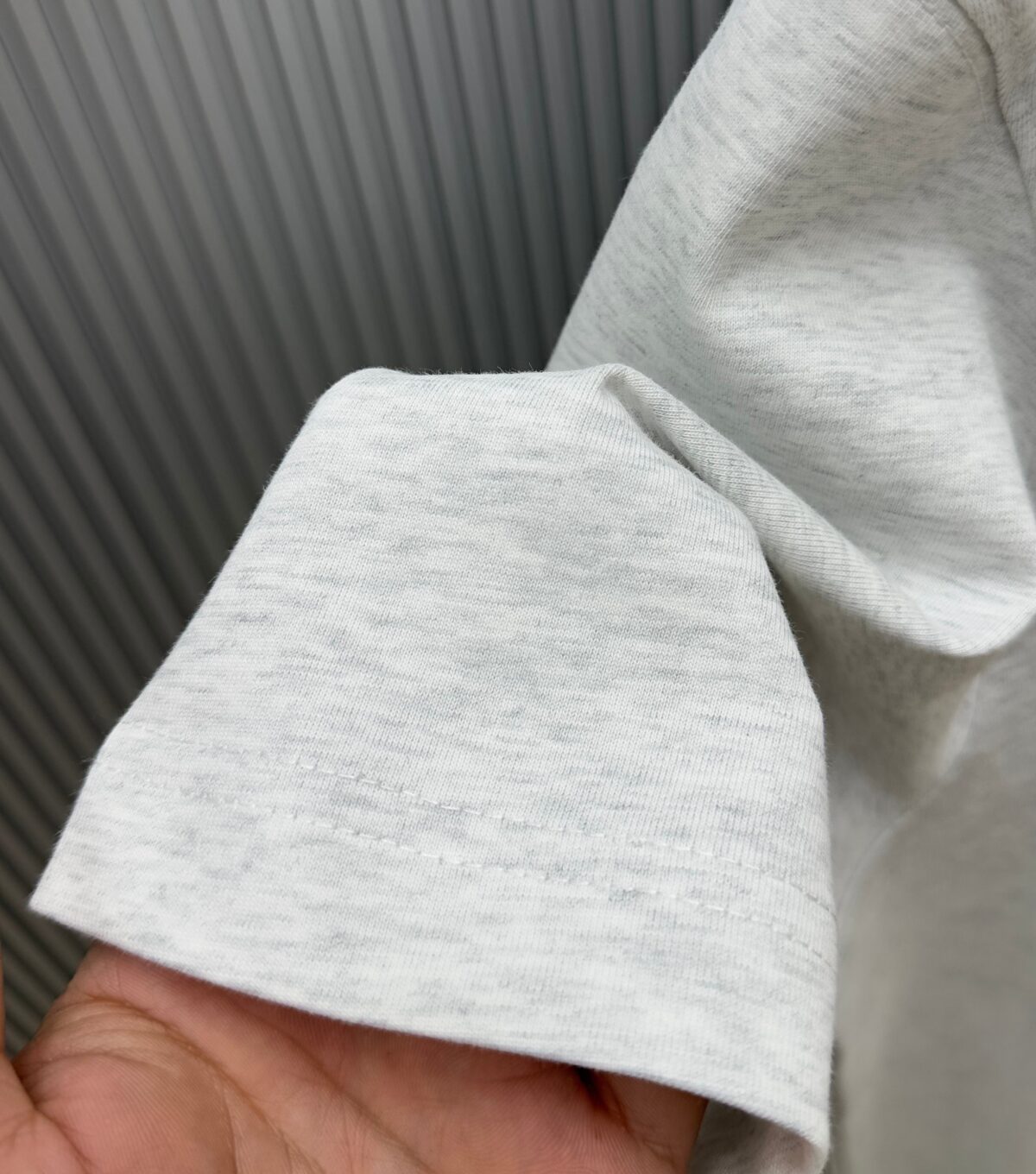 P70 （严控品质 ） 款式：off-white短袖T恤 面料：300克重双纱100%棉 罗纹：320克重索络纳1*1潮牌 工艺：印花 颜色：白 粉 花灰 蓝 炫酷蓝 黑 尺码：M—4XL 无性别区分 男女同款