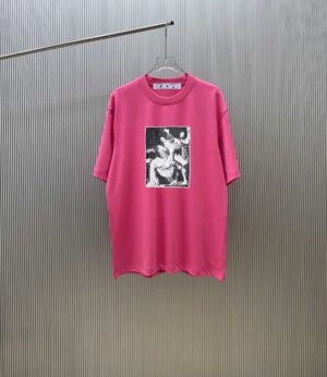 P70 （严控品质 ） 款式：off-white短袖T恤 面料：300克重双纱100%棉 罗纹：320克重索络纳1*1潮牌 工艺：印花 颜色：白 粉 花灰 蓝 炫酷蓝 黑 尺码：M—4XL 无性别区分 男女同款