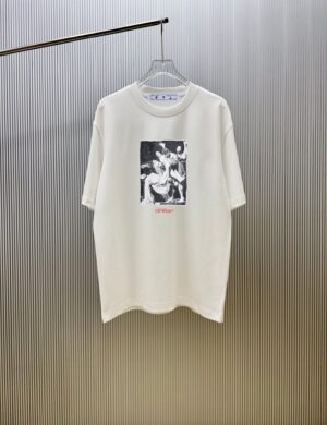 P70 （严控品质 ） 款式：off-white短袖T恤 面料：300克重双纱100%棉 罗纹：320克重索络纳1*1潮牌 工艺：印花 颜色：白 粉 花灰 蓝 炫酷蓝 黑 尺码：M—4XL 无性别区分 男女同款
