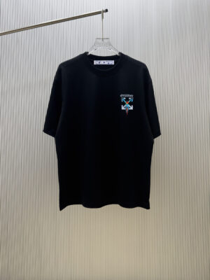 P70 （严控品质 ） 款式：off-white短袖T恤 面料：300克重双纱100%棉 罗纹：320克重索络纳1*1潮牌 工艺：印花 颜色：白 粉 花灰 橙 红 黑 尺码：M—4XL 无性别区分 男女同款