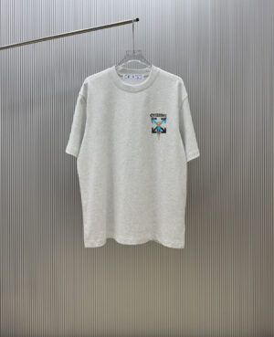 P70 （严控品质 ） 款式：off-white短袖T恤 面料：300克重双纱100%棉 罗纹：320克重索络纳1*1潮牌 工艺：印花 颜色：白 粉 花灰 橙 红 黑 尺码：M—4XL 无性别区分 男女同款