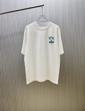 P70 （严控品质 ） 款式：off-white短袖T恤 面料：300克重双纱100%棉 罗纹：320克重索络纳1*1潮牌 工艺：印花 颜色：白 粉 花灰 橙 红 黑 尺码：M—4XL 无性别区分 男女同款