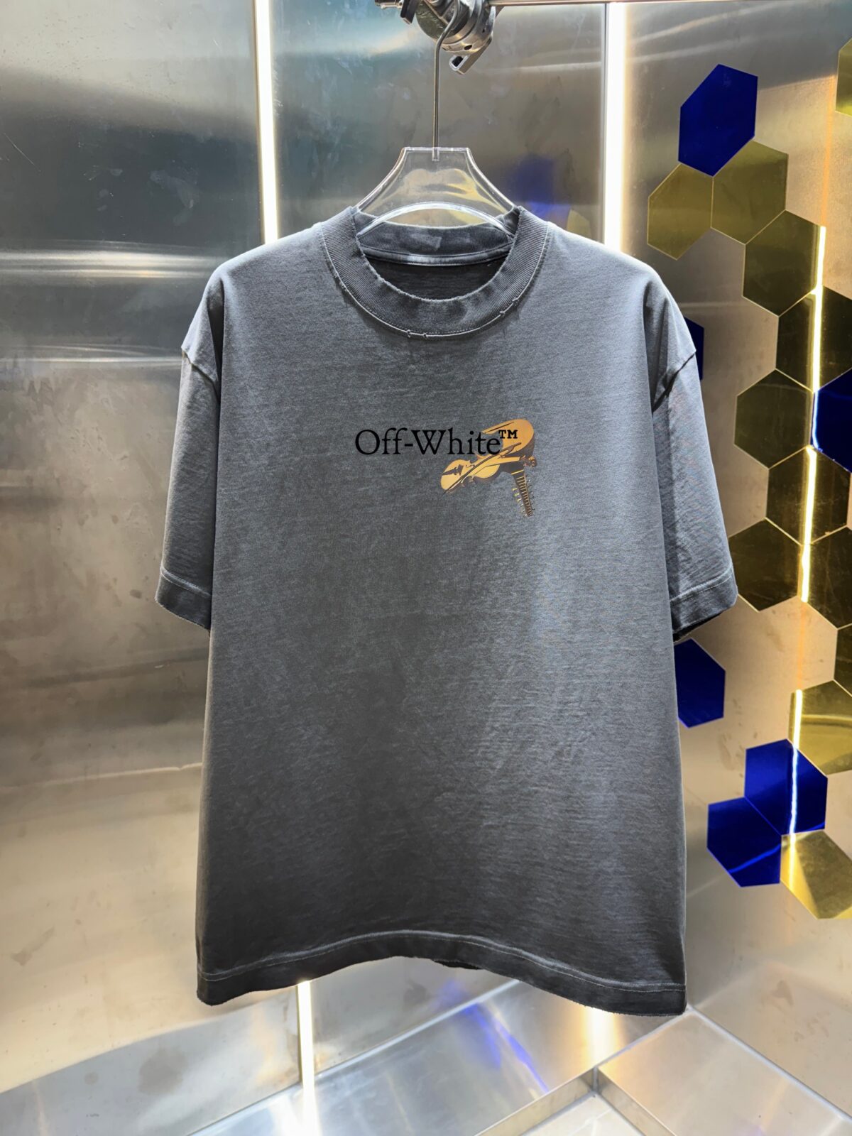 P80 OFF-white/2026春夏新款 洗水磨破320克圆领短袖tee 男女同款宽松版 吊牌 领标 洗水唛 三标齐全 颜色 :洗水黑 洗水白 洗水灰 褐色 尺码 :S M L XL XXL