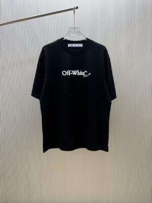 P70 （严控品质 ） 款式：off-white短袖T恤 面料：300克重双纱100%棉 罗纹：320克重索络纳1*1潮牌 工艺：印花 颜色：白 蓝 花灰 黑 尺码：M—4XL 无性别区分 男女同款