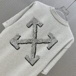 P70 （严控品质 ） 款式：off-white短袖T恤 面料：300克重双纱100%棉 罗纹：320克重索络纳1*1潮牌 工艺：印花 颜色：白 蓝 花灰 黑 尺码：M—4XL 无性别区分 男女同款
