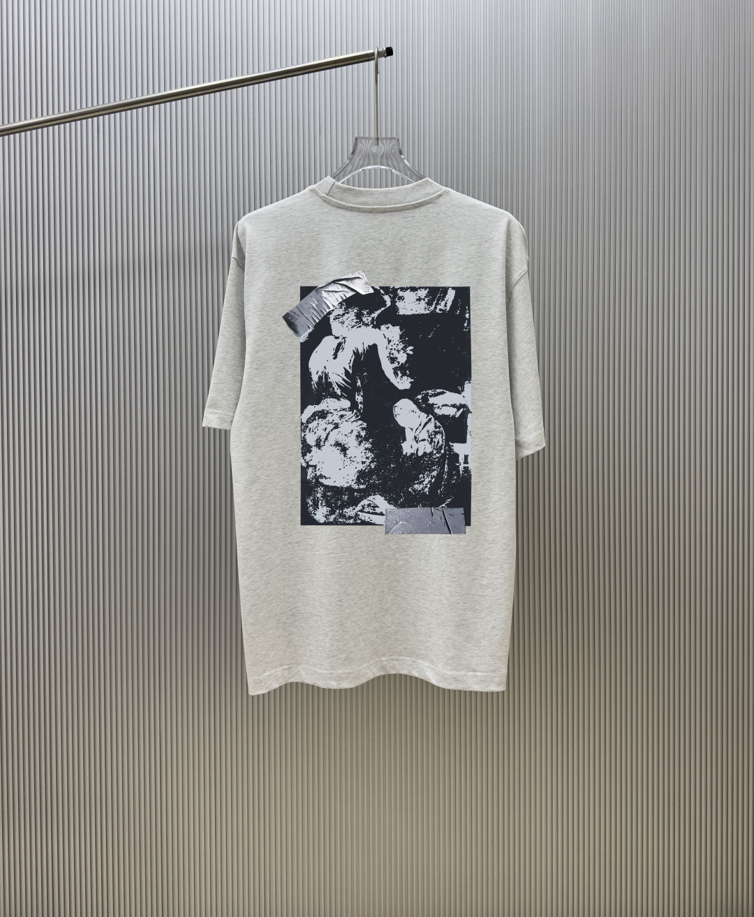 P70 （严控品质 ） 款式：off-white短袖T恤 面料：300克重双纱100%棉 罗纹：320克重索络纳1*1潮牌 工艺：印花 颜色：白 粉 花灰 蓝 黑 尺码：M—4XL 无性别区分 男女同款