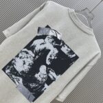 P70 （严控品质 ） 款式：off-white短袖T恤 面料：300克重双纱100%棉 罗纹：320克重索络纳1*1潮牌 工艺：印花 颜色：白 粉 花灰 蓝 黑 尺码：M—4XL 无性别区分 男女同款