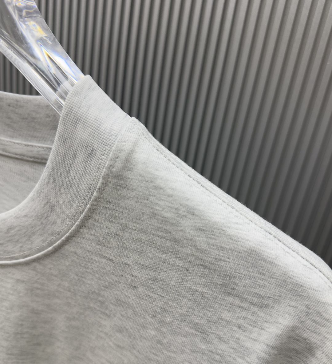 P70 （严控品质 ） 款式：off-white短袖T恤 面料：300克重双纱100%棉 罗纹：320克重索络纳1*1潮牌 工艺：印花 颜色：白 粉 花灰 蓝 黑 尺码：M—4XL 无性别区分 男女同款