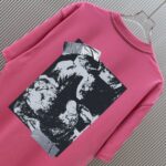 P70 （严控品质 ） 款式：off-white短袖T恤 面料：300克重双纱100%棉 罗纹：320克重索络纳1*1潮牌 工艺：印花 颜色：白 粉 花灰 蓝 黑 尺码：M—4XL 无性别区分 男女同款