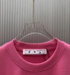 P70 （严控品质 ） 款式：off-white短袖T恤 面料：300克重双纱100%棉 罗纹：320克重索络纳1*1潮牌 工艺：印花 颜色：白 粉 花灰 蓝 黑 尺码：M—4XL 无性别区分 男女同款
