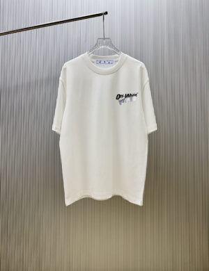P70 （严控品质 ） 款式：off-white短袖T恤 面料：300克重双纱100%棉 罗纹：320克重索络纳1*1潮牌 工艺：印花 颜色：白 粉 花灰 蓝 黑 尺码：M—4XL 无性别区分 男女同款