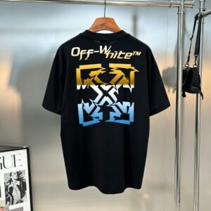 P80 OFF-WHITE新品爆款OW 2026 奥斯克篇幅短袖T恤 衣服采用260克纯棉活性面料，耐洗不褪色不缩水，厚薄适中穿起来不会软塌塌，上身立挺有型。 高清数码白烫画印花，图案细节布料纹理清晰可见，与面料融为一体，并且印花上做了特殊处理，与YB一样手感。 定制YB全套辅料。 颜色：活性黑、白色 红色 尺码:S-XXL