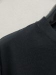 P80 OFF-WHITE新品爆款OW 2026 奥斯克篇幅短袖T恤 衣服采用260克纯棉活性面料，耐洗不褪色不缩水，厚薄适中穿起来不会软塌塌，上身立挺有型。 高清数码白烫画印花，图案细节布料纹理清晰可见，与面料融为一体，并且印花上做了特殊处理，与YB一样手感。 定制YB全套辅料。 颜色：活性黑、白色 红色 尺码:S-XXL