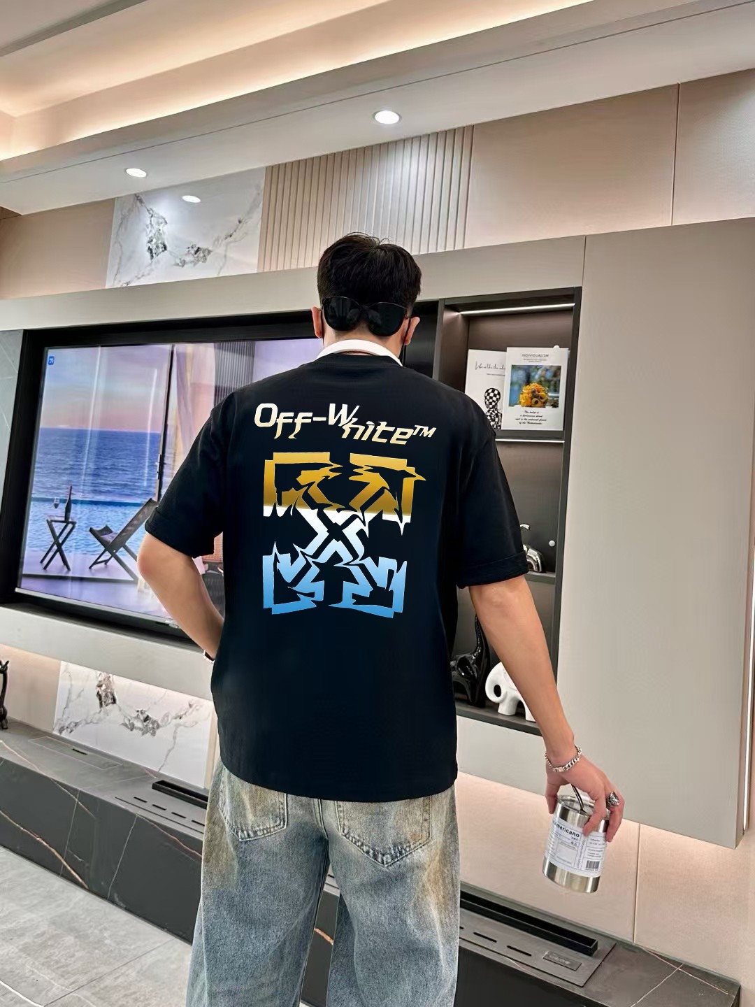 P80 OFF-WHITE新品爆款OW 2026 奥斯克篇幅短袖T恤 衣服采用260克纯棉活性面料，耐洗不褪色不缩水，厚薄适中穿起来不会软塌塌，上身立挺有型。 高清数码白烫画印花，图案细节布料纹理清晰可见，与面料融为一体，并且印花上做了特殊处理，与YB一样手感。 定制YB全套辅料。 颜色：活性黑、白色 红色 尺码:S-XXL
