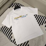 weigou_237020_3_f6b603d5b6 P80 OFF-WHITE新品爆款OW 2026 奥斯克篇幅短袖T恤 衣服采用260克纯棉活性面料,耐洗不褪色不缩水,厚薄适中穿起来不会软塌塌,上身立挺有型。 高清数码白烫画印花,图案细节布料纹理清晰可见,与面料融为一体,并且印花上做了特殊处理,与YB一样手感。 定制YB全套辅料。 颜色:活性黑、白色 红色 尺码:S-XXL