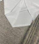 weigou_237020_6_c3766ba20c P80 OFF-WHITE新品爆款OW 2026 奥斯克篇幅短袖T恤 衣服采用260克纯棉活性面料,耐洗不褪色不缩水,厚薄适中穿起来不会软塌塌,上身立挺有型。 高清数码白烫画印花,图案细节布料纹理清晰可见,与面料融为一体,并且印花上做了特殊处理,与YB一样手感。 定制YB全套辅料。 颜色:活性黑、白色 红色 尺码:S-XXL
