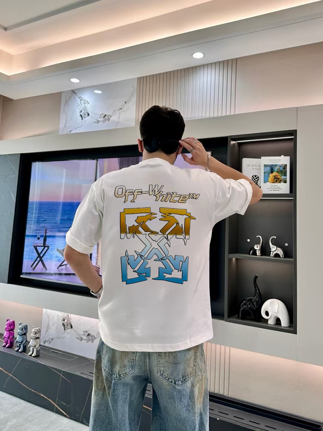 weigou_237020_8_855ad9ee93 P80 OFF-WHITE新品爆款OW 2026 奥斯克篇幅短袖T恤 衣服采用260克纯棉活性面料,耐洗不褪色不缩水,厚薄适中穿起来不会软塌塌,上身立挺有型。 高清数码白烫画印花,图案细节布料纹理清晰可见,与面料融为一体,并且印花上做了特殊处理,与YB一样手感。 定制YB全套辅料。 颜色:活性黑、白色 红色 尺码:S-XXL