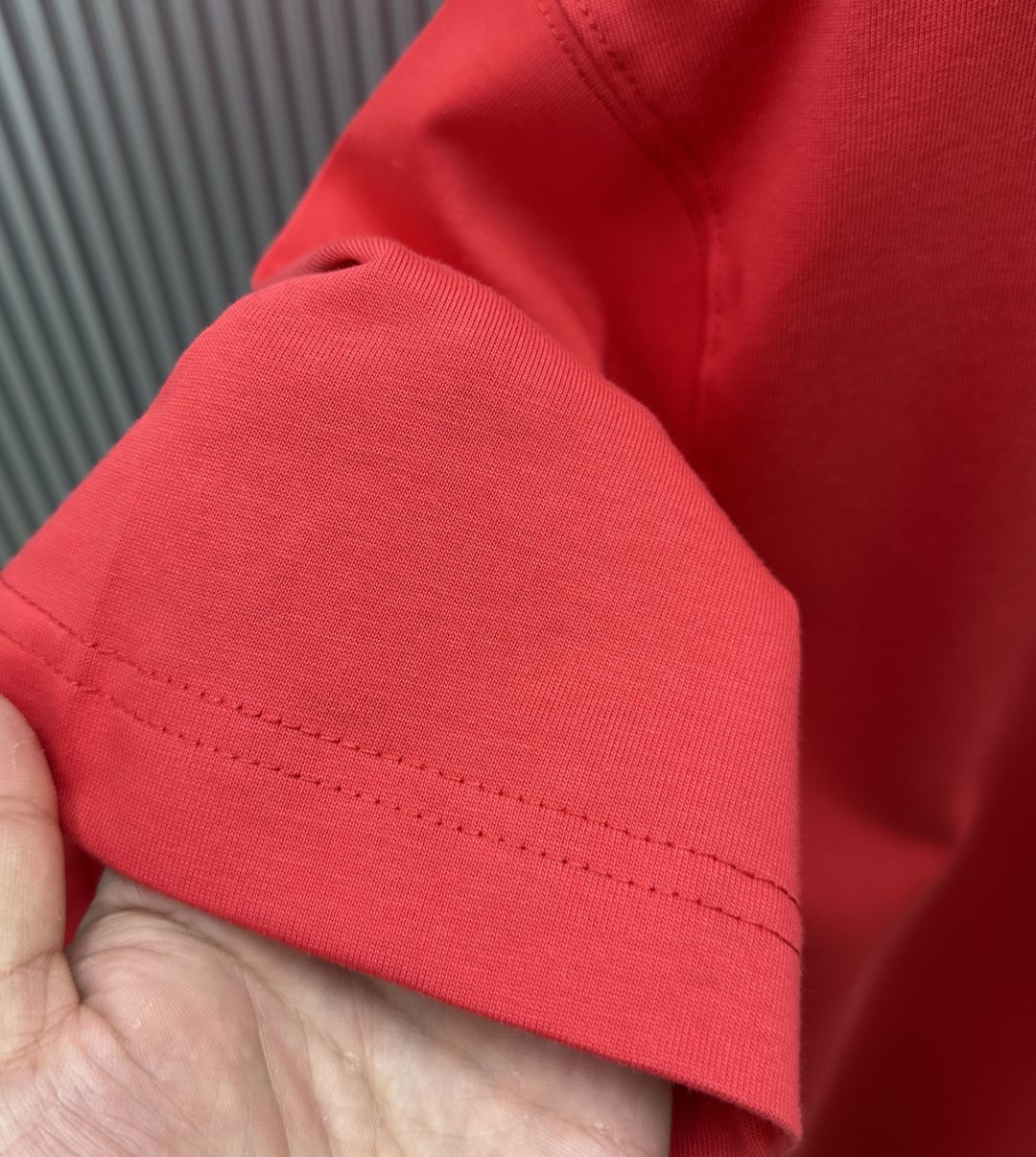 P70 （严控品质 ） 款式：off-white短袖T恤 面料：300克重双纱100%棉 罗纹：320克重索络纳1*1潮牌 工艺：印花 颜色：白 橙 炫酷蓝 红 黑 尺码：M—4XL 无性别区分 男女同款