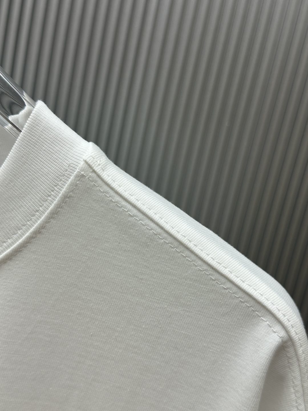 P70 （严控品质 ） 款式：off-white短袖T恤 面料：300克重双纱100%棉 罗纹：320克重索络纳1*1潮牌 工艺：印花 颜色：白 橙 炫酷蓝 红 黑 尺码：M—4XL 无性别区分 男女同款