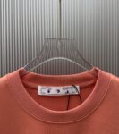 P70 （严控品质 ） 款式：off-white短袖T恤 面料：300克重双纱100%棉 罗纹：320克重索络纳1*1潮牌 工艺：印花 颜色：白 橙 蓝 红 黑 尺码：M—4XL 无性别区分 男女同款