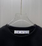 P70 （严控品质 ） 款式：off-white短袖T恤 面料：300克重双纱100%棉 罗纹：320克重索络纳1*1潮牌 工艺：印花 颜色：白 蓝 花灰 红 夜蓝 黑 尺码：M—4XL 无性别区分 男女同款