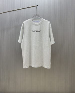 P70 （严控品质 ） 款式：off-white短袖T恤 面料：300克重双纱100%棉 罗纹：320克重索络纳1*1潮牌 工艺：印花 颜色：白 蓝 花灰 红 夜蓝 黑 尺码：M—4XL 无性别区分 男女同款