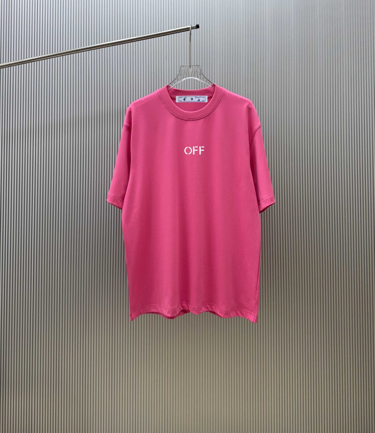 P70 （严控品质 ） 款式：off-white短袖T恤 面料：300克重双纱100%棉 罗纹：320克重索络纳1*1潮牌 工艺：印花 颜色：白 蓝 粉 黑 尺码：M—4XL 无性别区分 男女同款
