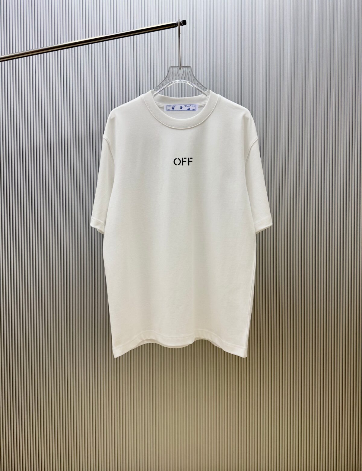 P70 （严控品质 ） 款式：off-white短袖T恤 面料：300克重双纱100%棉 罗纹：320克重索络纳1*1潮牌 工艺：印花 颜色：白 蓝 粉 黑 尺码：M—4XL 无性别区分 男女同款