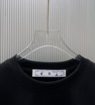 P70 （严控品质 ） 款式：off-white短袖T恤 面料：300克重双纱100%棉 罗纹：320克重索络纳1*1潮牌 工艺：印花 颜色：白 炫酷蓝 花灰 黑 尺码：M—4XL 无性别区分 男女同款