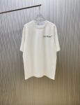 P70 （严控品质 ） 款式：off-white短袖T恤 面料：300克重双纱100%棉 罗纹：320克重索络纳1*1潮牌 工艺：印花 颜色：白 蓝 花灰 黑 尺码：M—4XL 无性别区分 男女同款