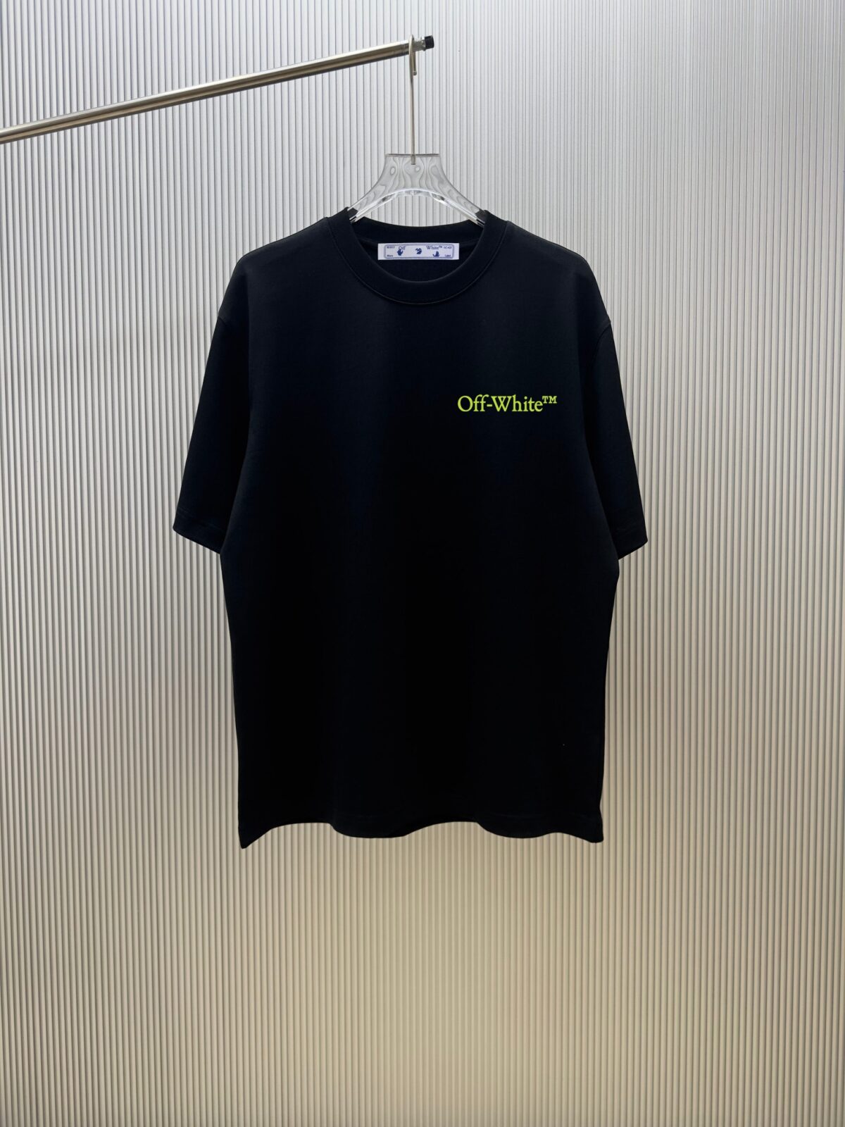 P70 （严控品质 ） 款式：off-white短袖T恤 面料：300克重双纱100%棉 罗纹：320克重索络纳1*1潮牌 工艺：印花 颜色：白 粉 橙 红 黑 尺码：M—4XL 无性别区分 男女同款