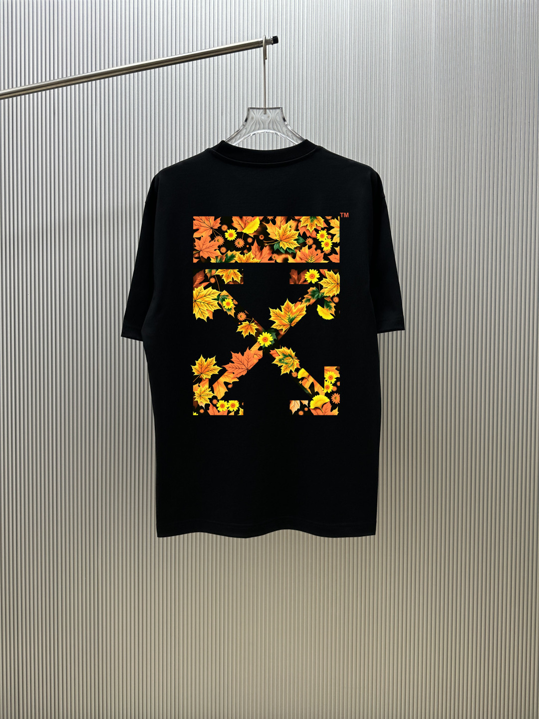 P70 （严控品质 ） 款式：off-white短袖T恤 面料：300克重双纱100%棉 罗纹：320克重索络纳1*1潮牌 工艺：印花 颜色：白 蓝 红 夜蓝 黑 尺码：M—4XL 无性别区分 男女同款