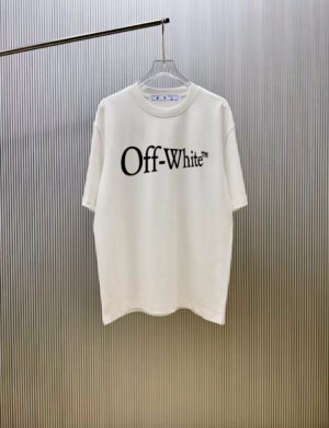 weigou_238595_0_048efccda1 P70 (严控品质 ) 款式:off-white短袖T恤 面料:300克重双纱100%棉 罗纹:320克重索络纳1*1潮牌 工艺:印花 颜色:白 蓝 红 炫酷蓝 黑 尺码:M—4XL 无性别区分 男女同款