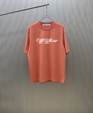 P70 （严控品质 ） 款式：off-white短袖T恤 面料：300克重双纱100%棉 罗纹：320克重索络纳1*1潮牌 工艺：印花 颜色：白 红 粉 橙 黑 尺码：M—4XL 无性别区分 男女同款