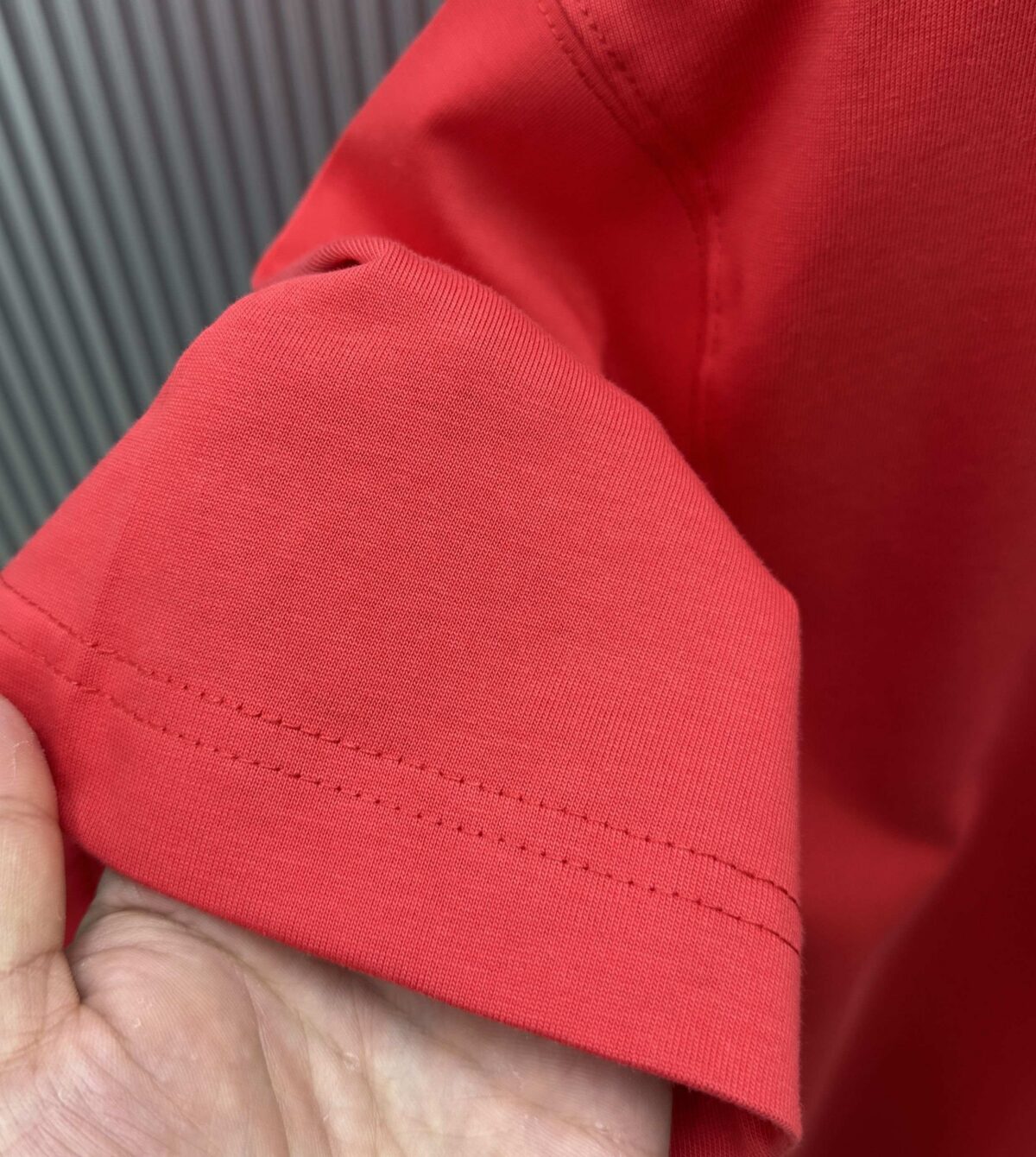 P70 （严控品质 ） 款式：off-white短袖T恤 面料：300克重双纱100%棉 罗纹：320克重索络纳1*1潮牌 工艺：印花 颜色：白 蓝 红 夜蓝 黑 尺码：M—4XL 无性别区分 男女同款