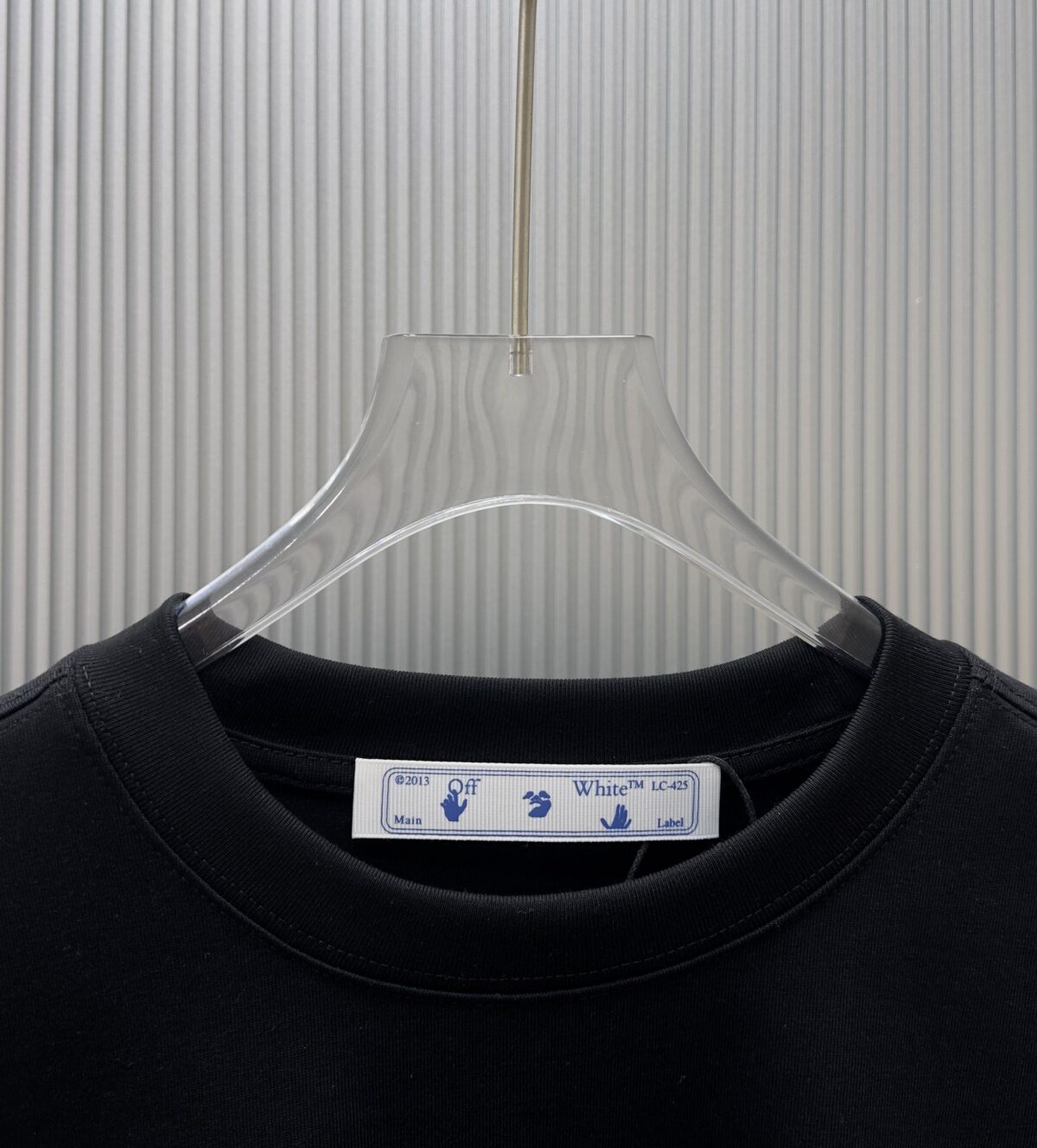 P70 （严控品质 ） 款式：off-white短袖T恤 面料：300克重双纱100%棉 罗纹：320克重索络纳1*1潮牌 工艺：印花 颜色：白 花灰 黑 尺码：M—4XL 无性别区分 男女同款
