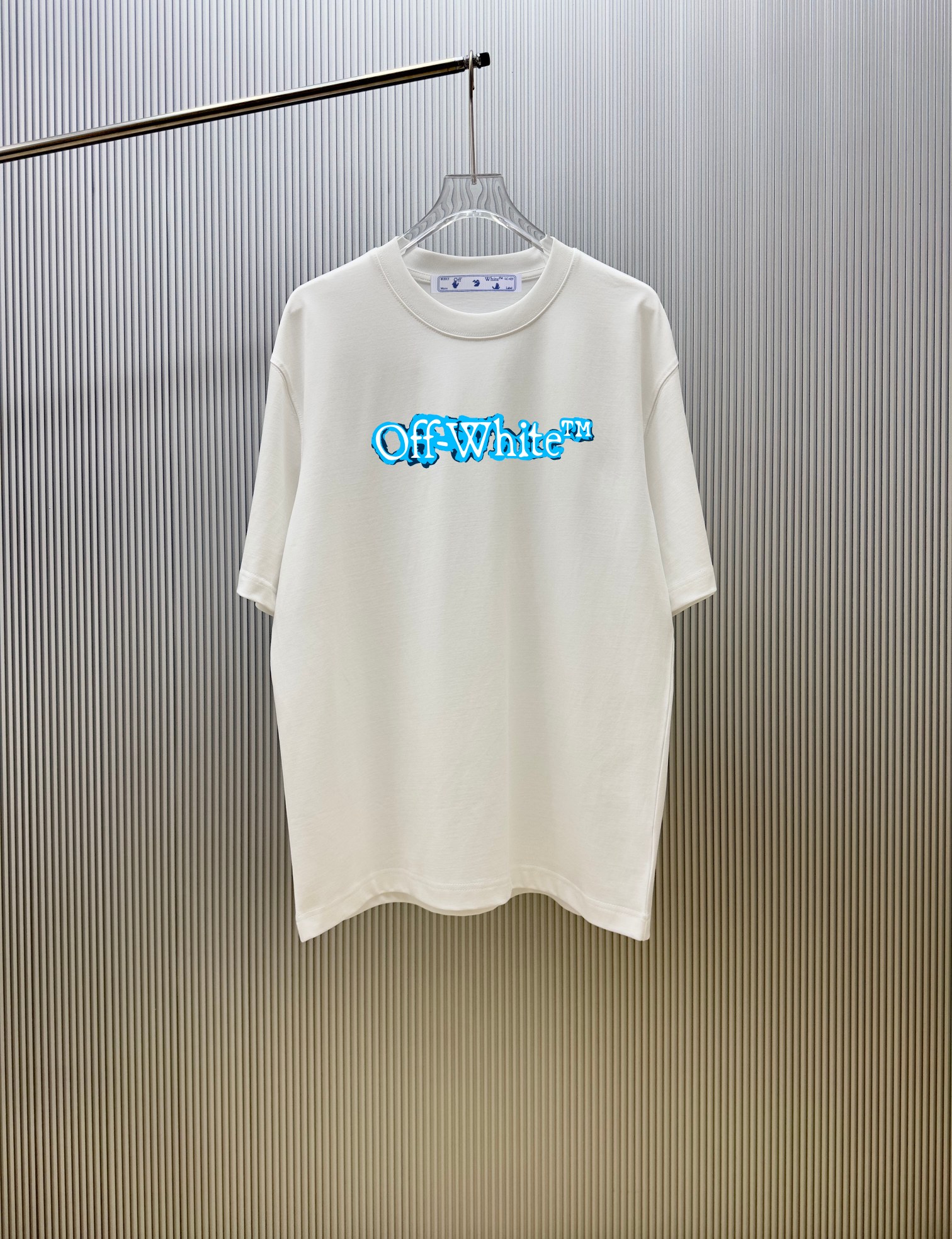 weigou_239070_0_5a80ec287e P70 (严控品质 ) 款式:off-white短袖T恤 面料:300克重双纱100%棉 罗纹:320克重索络纳1*1潮牌 工艺:印花 颜色:白 花灰 黑 尺码:M—4XL 无性别区分 男女同款