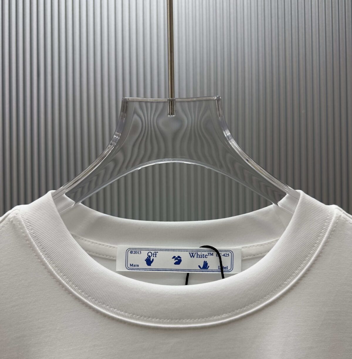 P70 （严控品质 ） 款式：off-white短袖T恤 面料：300克重双纱100%棉 罗纹：320克重索络纳1*1潮牌 工艺：印花 颜色：白 花灰 黑 尺码：M—4XL 无性别区分 男女同款