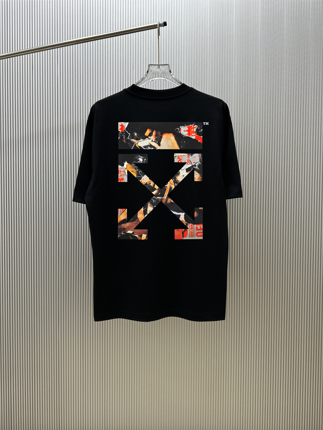 P70 （严控品质 ） 款式：off-white短袖T恤 面料：300克重双纱100%棉 罗纹：320克重索络纳1*1潮牌 工艺：印花 颜色：白 炫酷蓝 黑 尺码：M—4XL 无性别区分 男女同款