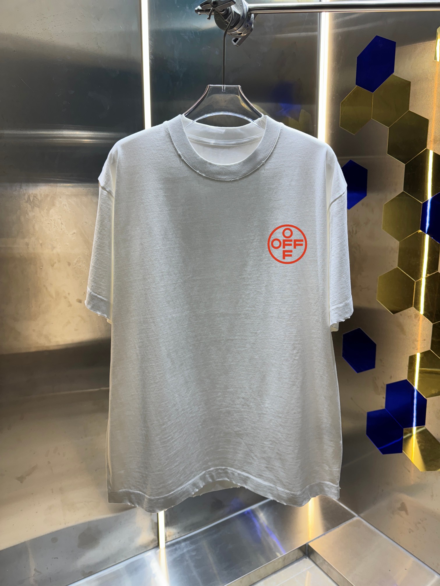 P80 OFF-white/2026春夏新款 洗水磨破320克圆领短袖tee 男女同款宽松版 吊牌 领标 洗水唛 三标齐全 颜色 :洗水黑 洗水白 洗水灰 褐色 尺码 :S M L XL XXL