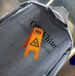 P80 OFF-white/2026春夏新款 洗水磨破320克圆领短袖tee 男女同款宽松版 吊牌 领标 洗水唛 三标齐全 颜色 :洗水黑 洗水白 洗水灰 褐色 尺码 :S M L XL XXL