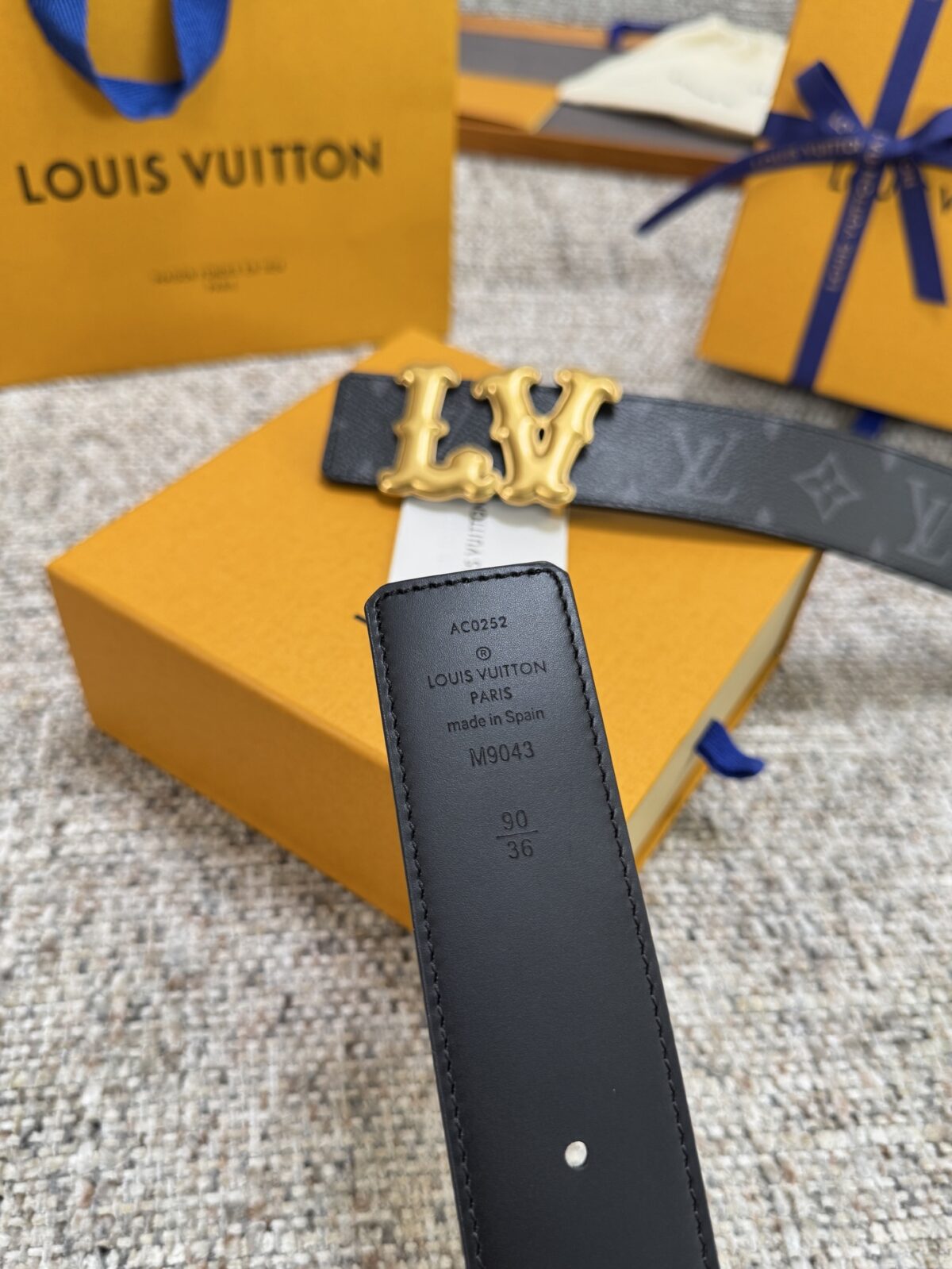 Louis Vuitton LV腰带 PVC皮底系列 原厂五金 精致手工绘边 柔软舒适 宽