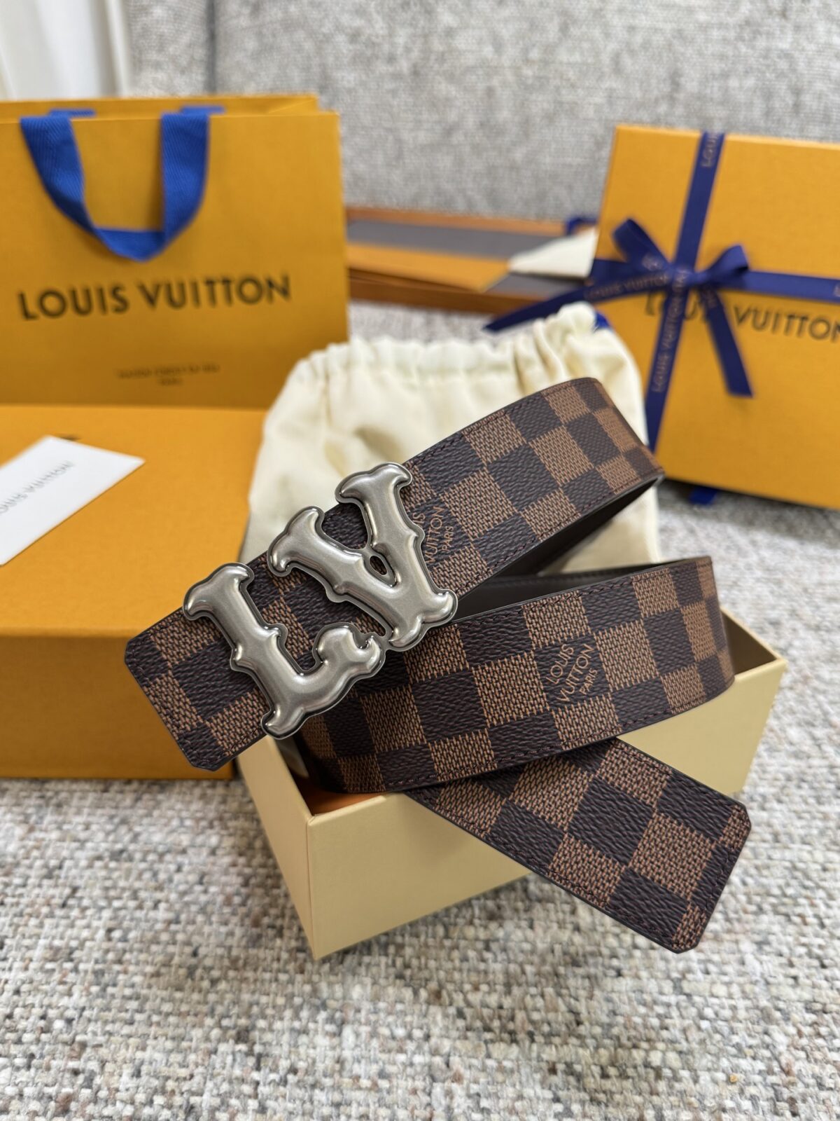 Louis Vuitton LV腰带 PVC皮底系列 原厂五金 精致手工绘边 柔软舒适 宽