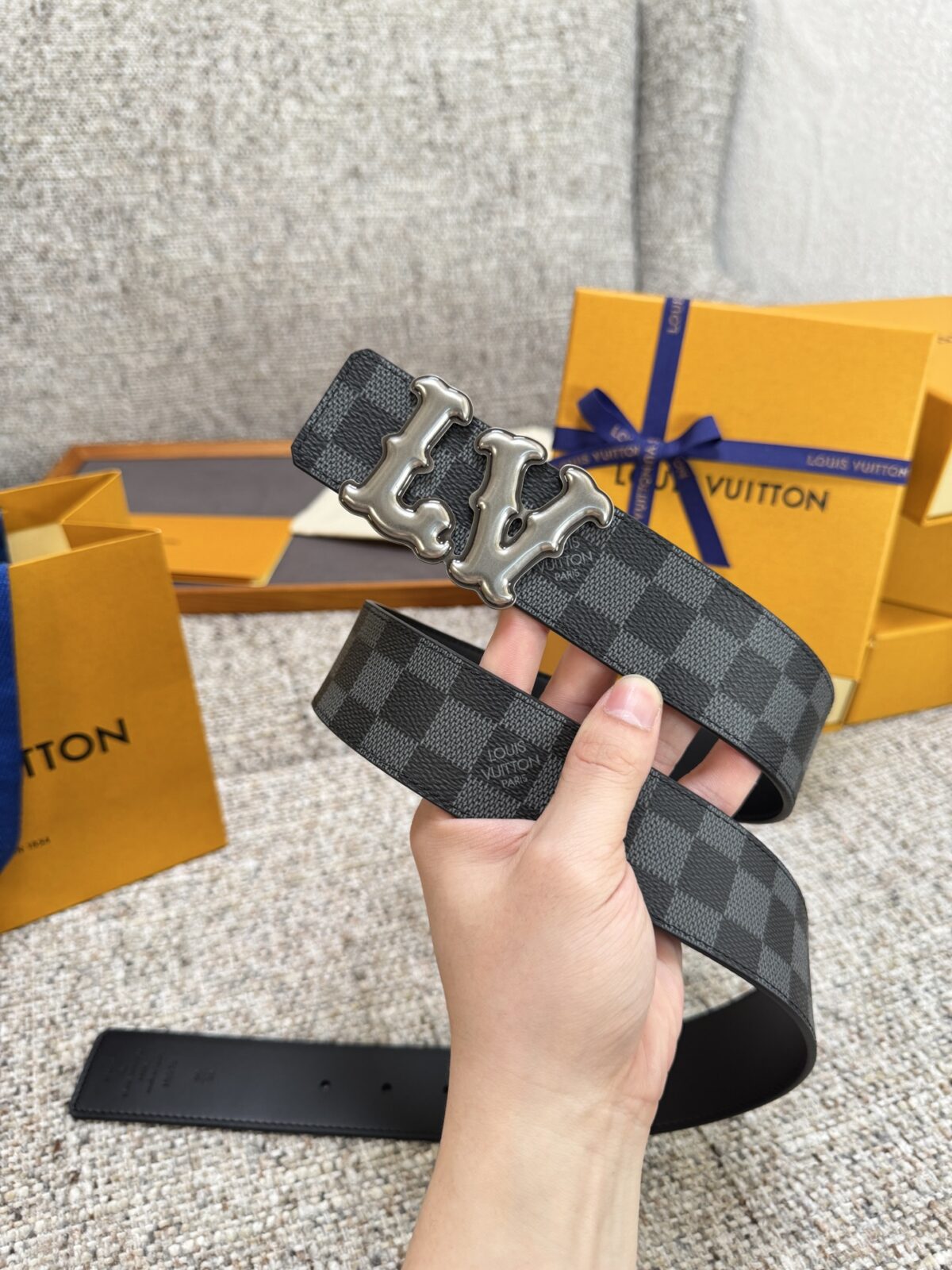 Louis Vuitton LV腰带 PVC皮底系列 原厂五金 精致手工绘边 柔软舒适 宽