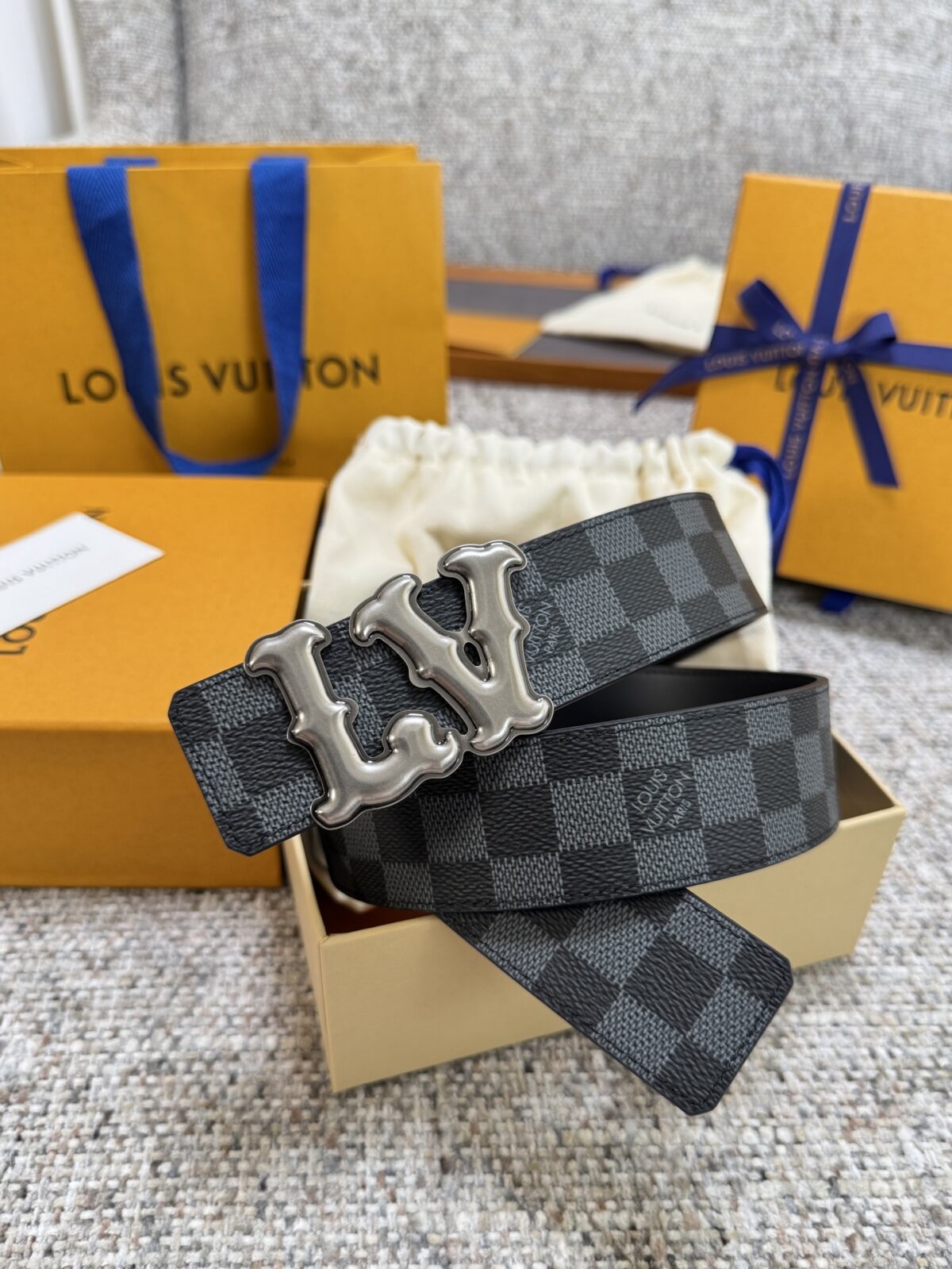 Louis Vuitton LV腰带 PVC皮底系列 原厂五金 精致手工绘边 柔软舒适 宽