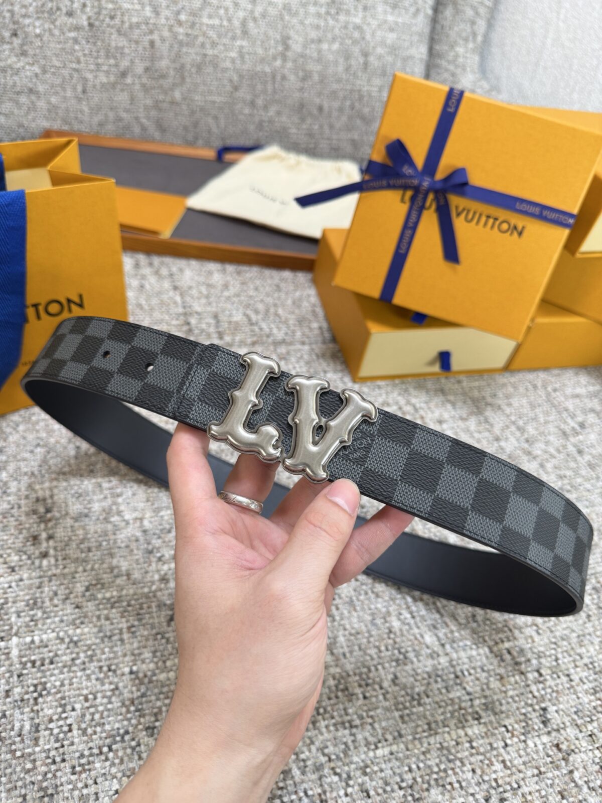 Louis Vuitton LV腰带 PVC皮底系列 原厂五金 精致手工绘边 柔软舒适 宽
