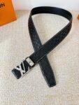 包装： 如图专柜包装，赠送打孔器，原版电子票，宽度3.8cm