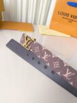 P140 LV 宽精品钢扣 丹宁老花牛仔腰带，Monogram牛仔提花复古有型，立体LV字母扣可选咖啡色牛皮一腰两穿，全套礼盒包装，丹宁风潮百搭有型