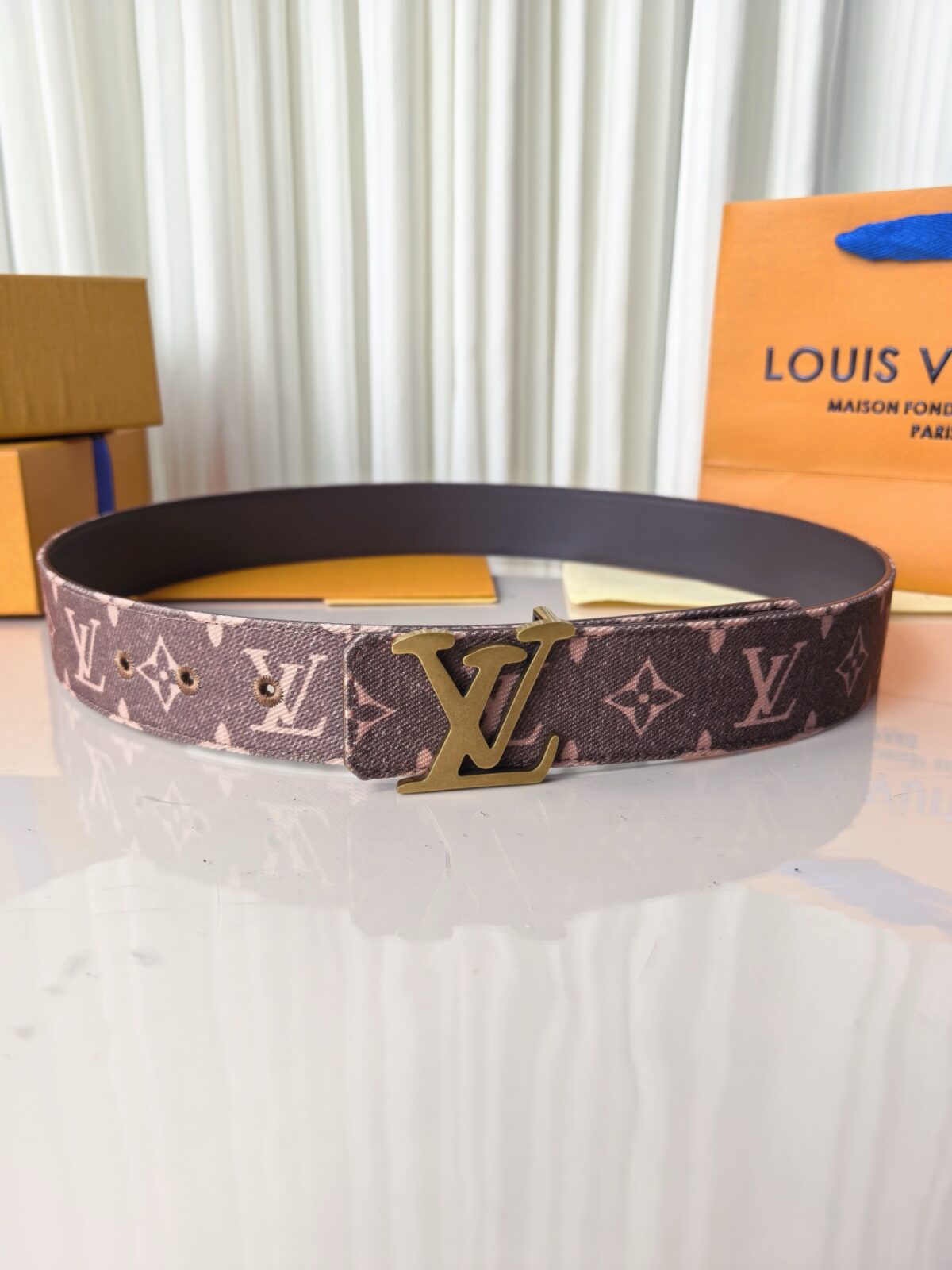 P140 LV 宽精品钢扣 丹宁老花牛仔腰带，Monogram牛仔提花复古有型，立体LV字母扣可选咖啡色牛皮一腰两穿，全套礼盒包装，丹宁风潮百搭有型