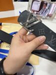 P145 LV（路易威登） 全套包装 40mm宽度 正品一体铸造五金钢扣，原厂皮料 双面原厂定制面料，可双面使用！区别市场货